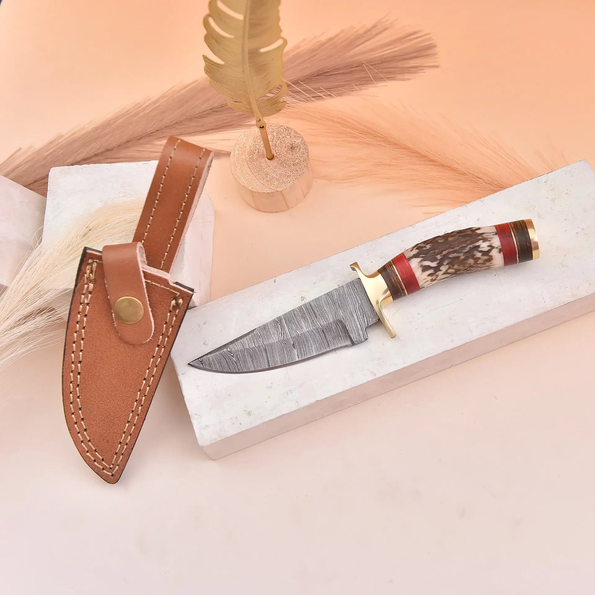 8' Damascus knife with leather sheath, Horn handle