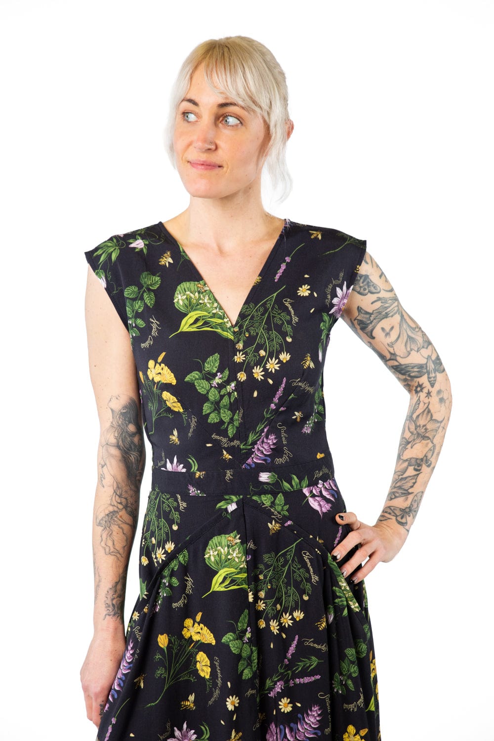 Xena Dress in Ecovero Nervine