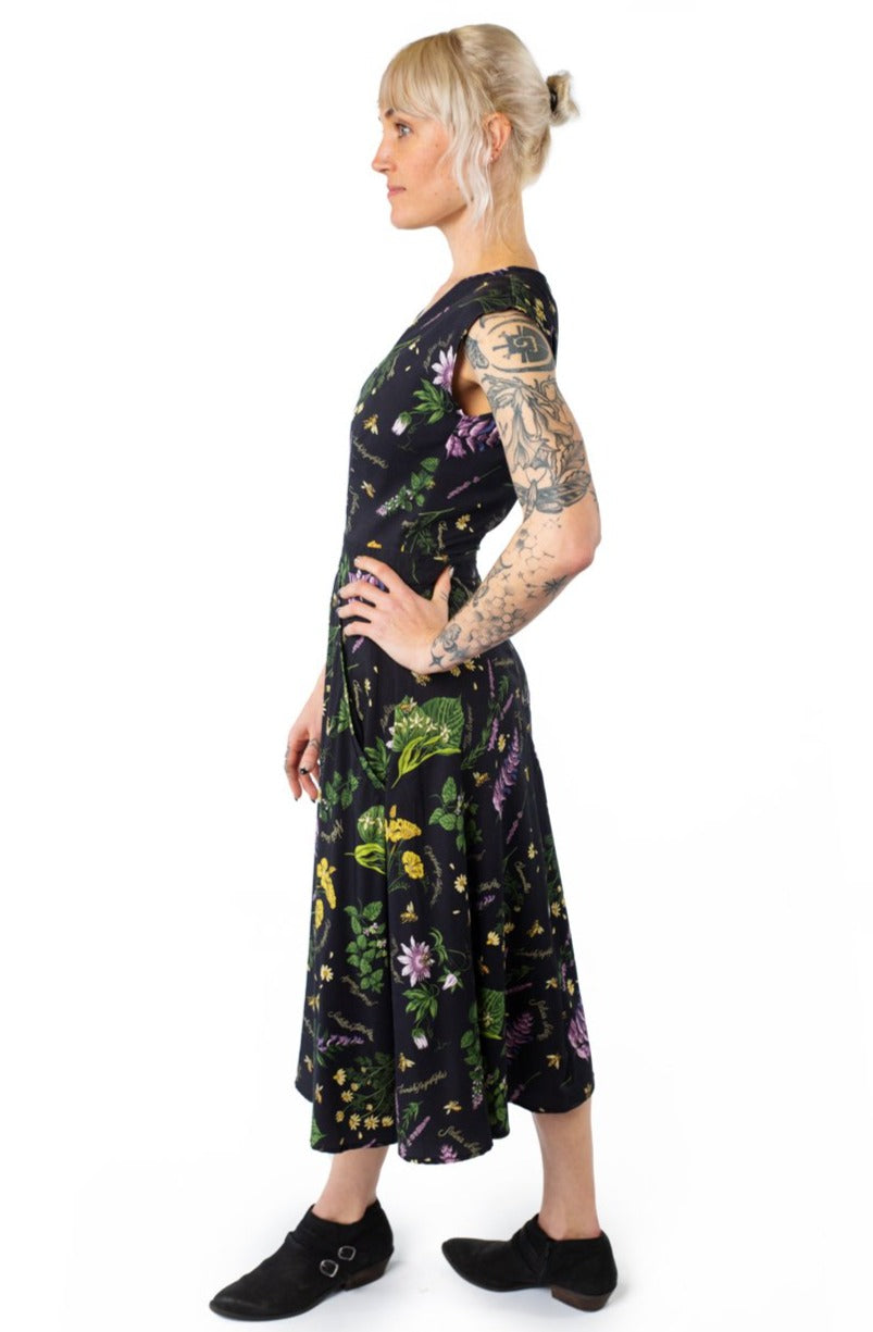 Xena Dress in Ecovero Nervine